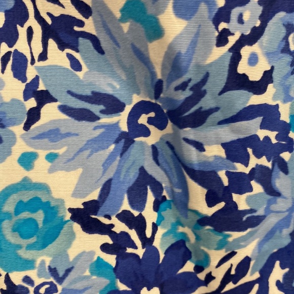 SALE‼️ NWT St John’s Bay Blue Daisy Floral skirt 
Size 8 - Picture 3 of 8